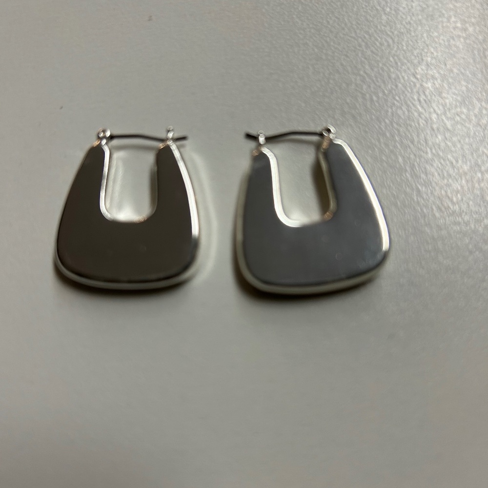 Madewell Chunky triangle hoop earring